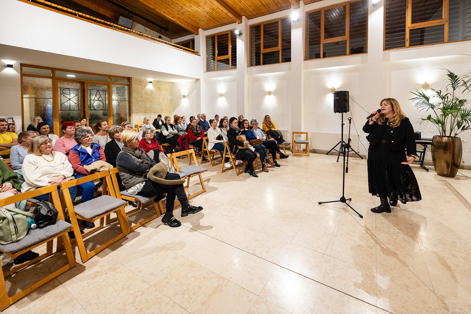 November 13 cs�t�rt�k: Goldberg Em�lia el�ad�sa